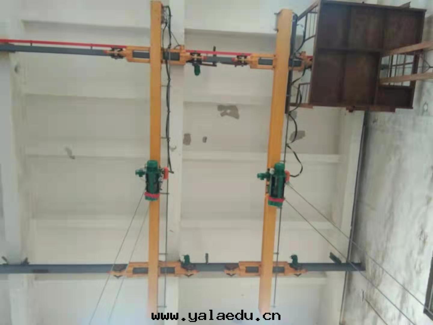 新(xīn)餘項目電(diàn)动單梁(liáng)懸挂起(qǐ)重(zhòng)機(jī)3
